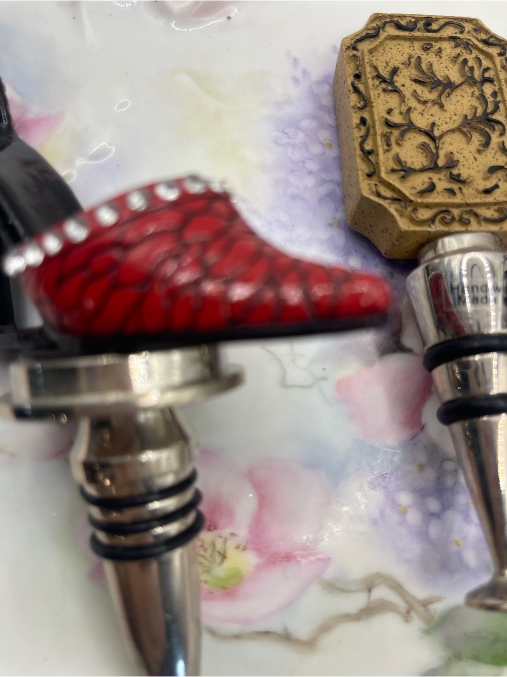 High Heel Shoe Wine Bottle Stoppers - Red, Black & Pink - Picture 6 of 12